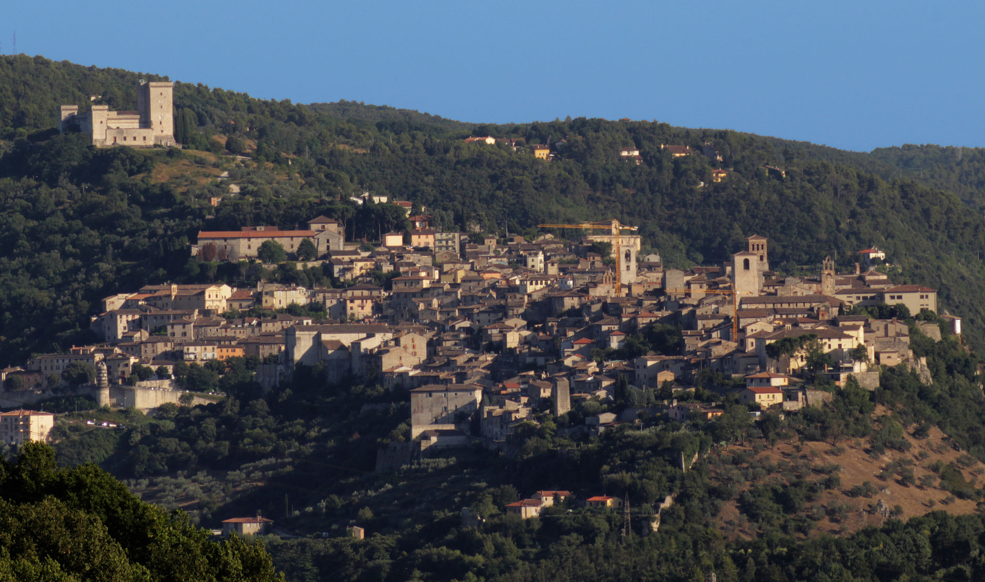 File source: http://commons.wikimedia.org/wiki/File:Narni_Panorama_con_Rocca_dell'Albornoz.jpg